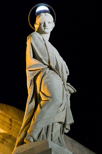 Zatmenie mesiaca - Piazza Duomo