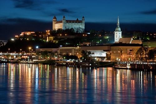 nočné svetlá Bratislavy
