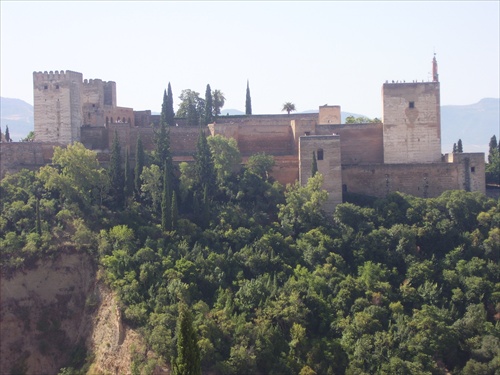 Červená - Alhambra