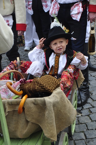 Folklór na vozíku...