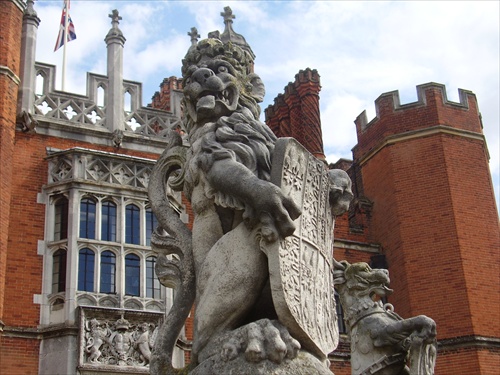 Hampton Court Palace,London
