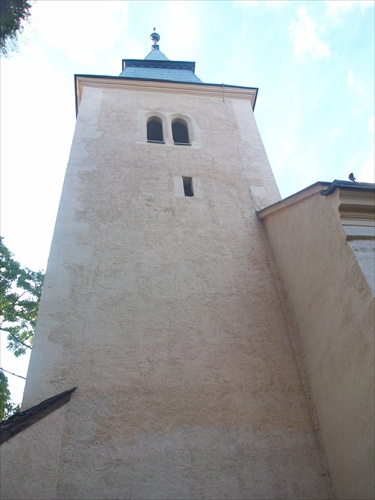 Zvonica kostola v Seni