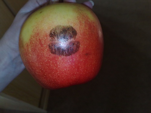 †...a black kiss on the apple...†