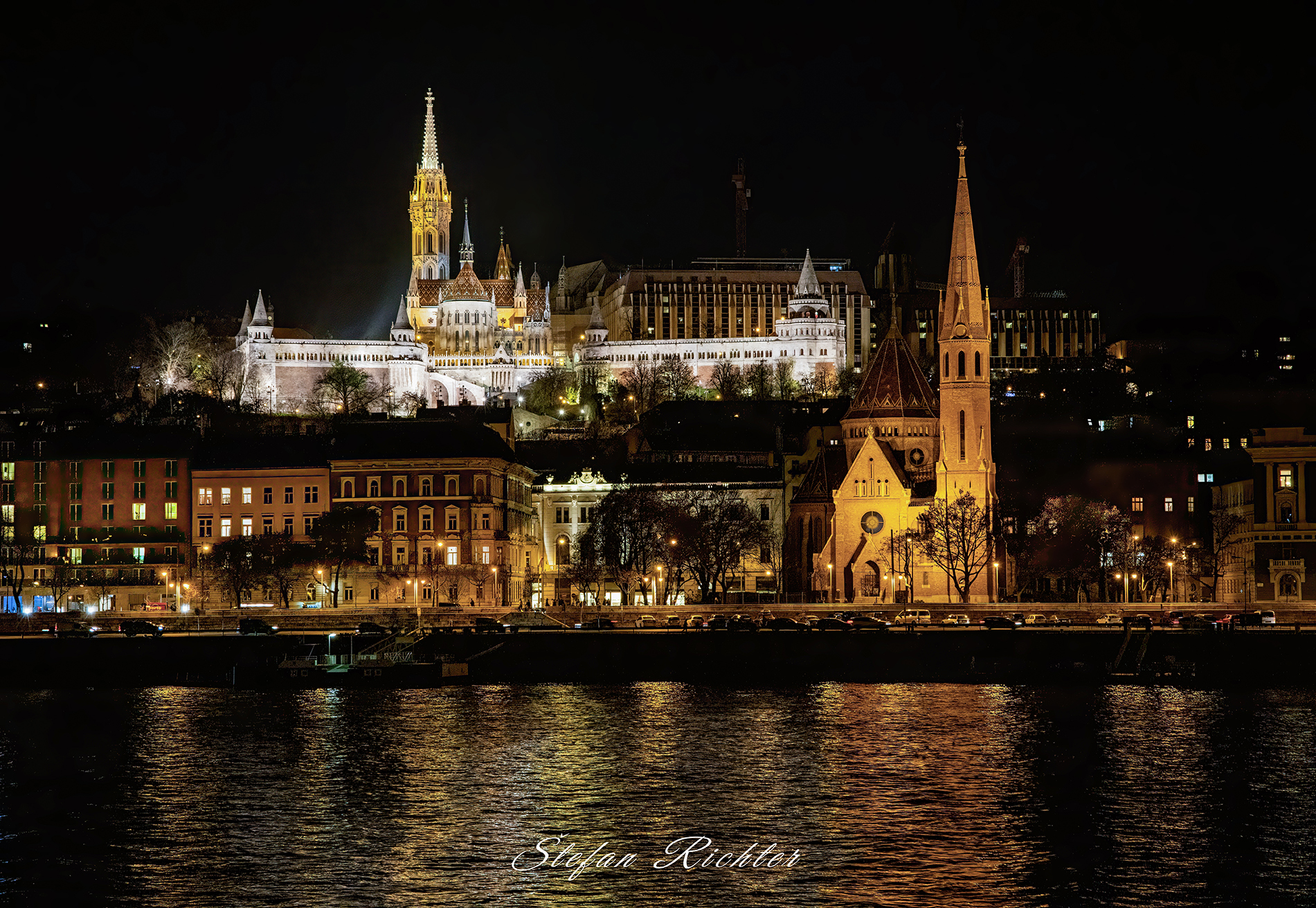 nočná Budapešť