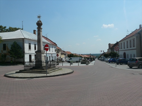 Zrekonštruované námestie vo Svätom Juri