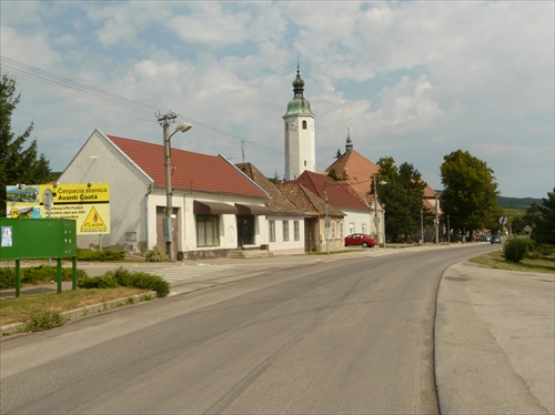 Hlavná ulica (č. 502) v dedine Častá
