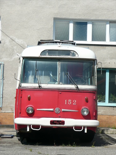 Škoda 9 Tr ev. č. 152 vo vozovni Hroboňova