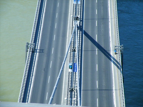 most SNP - svetlo a tieň