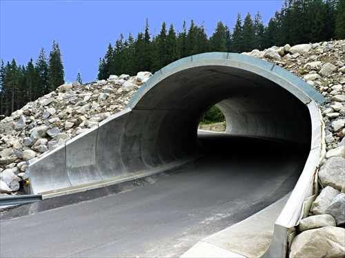 tunel pod lanovkou v Nízkych Tatrách