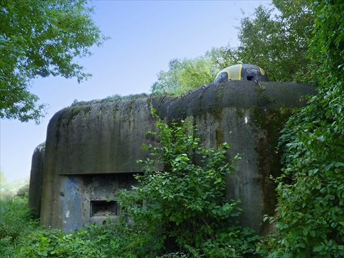 bunker BS 4 v Petržalke pri hrádzi