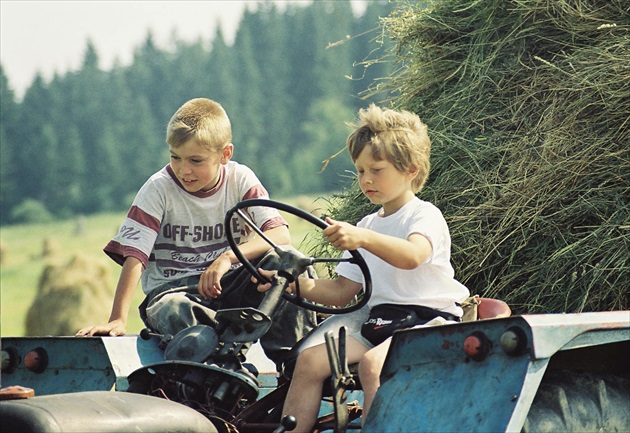 Malí traktoristi... ( Utorok, 6. júla 1999 )