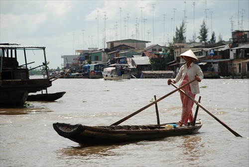 Gondoliérka na Mekongu