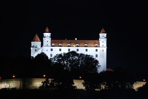 Mocny hrad v noci