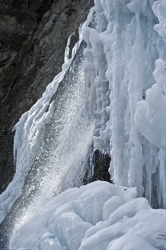 Šútovský vodopád v posledný zimný deň 2
